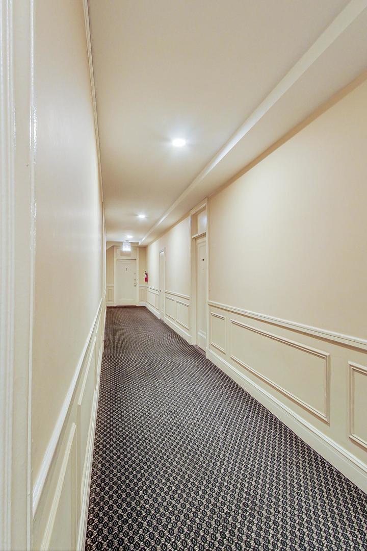 6101 North Sheridan Road, Unit 6H Chicago, IL 60660 - Photo 7 of 29 a view of empty room with wooden floor