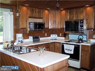 465 Sharon Road Colmar, PA 18915 - Photo 2 of 10 Kitchen