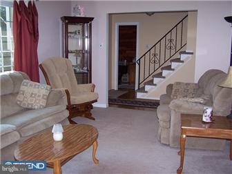 465 Sharon Road Colmar, PA 18915 - Photo 3 of 10 Living Room