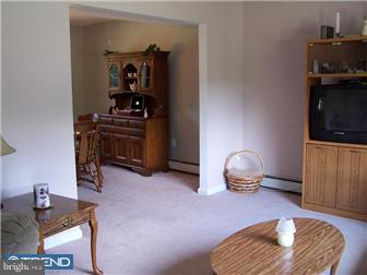 465 Sharon Road Colmar, PA 18915 - Photo 4 of 10 Living Room