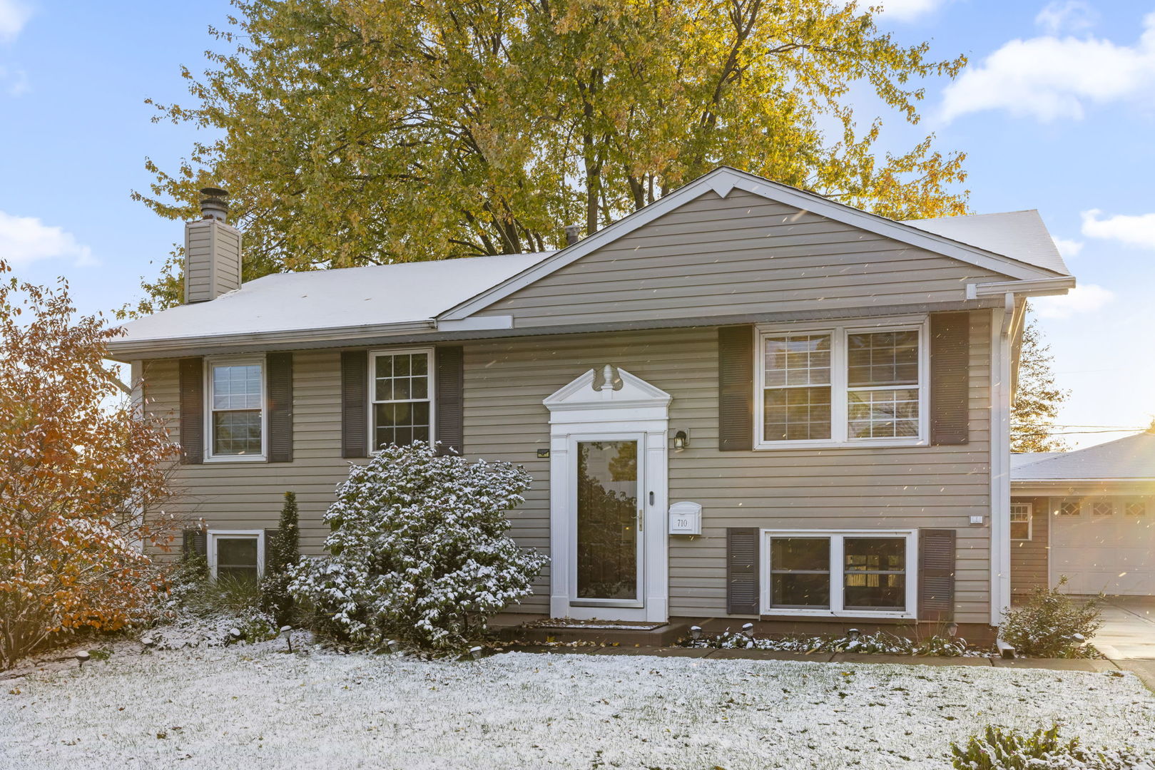 710 Cascade Avenue Romeoville, IL 60446 - Photo 1 of 25 a front view of a house with garden