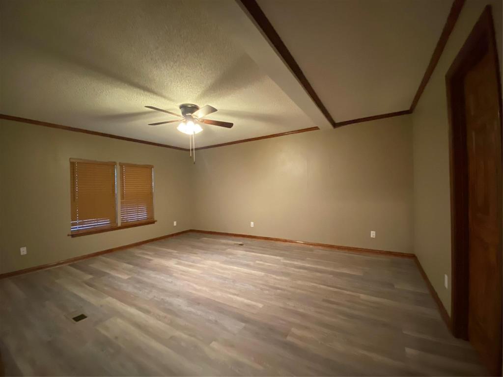 6809 Red Fox Court Granbury, TX 76049 - Photo 13 of 39