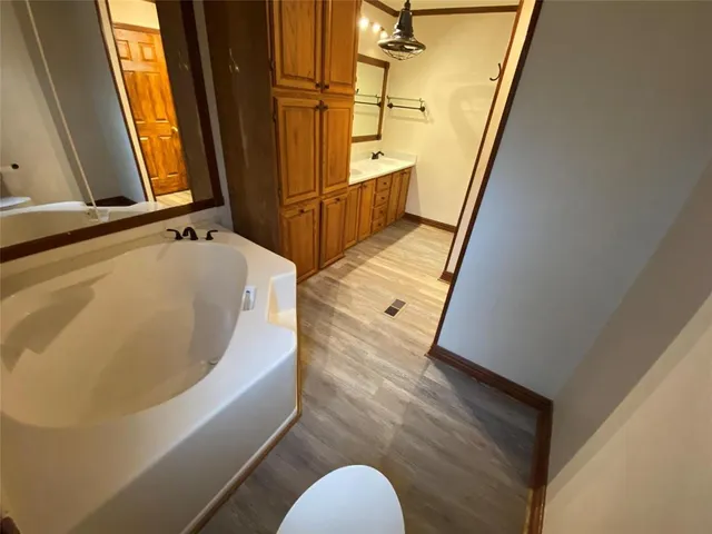 $2,200 | 6809 Red Fox Court, Granbury, TX 76049