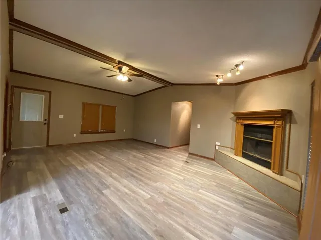 $2,200 | 6809 Red Fox Court, Granbury, TX 76049