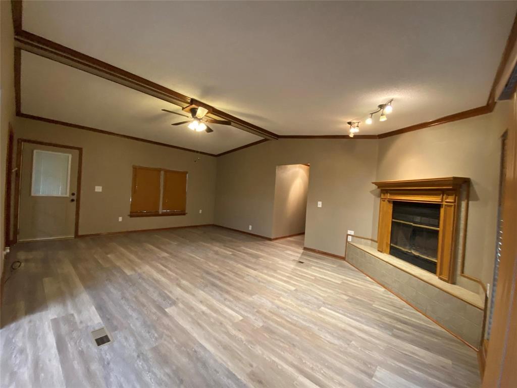 6809 Red Fox Court Granbury, TX 76049 - Photo 4 of 39