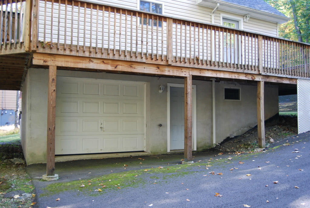 1020 Tomahawk Road Lake Ariel, PA 18436 - Photo 5 of 34 Garage Side
