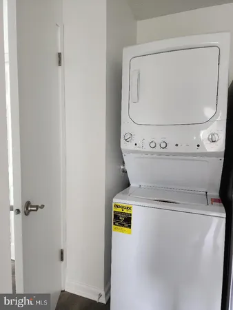 $369,900 | 307 Yoakum Parkway, Unit 1024, Alexandria, VA 22304