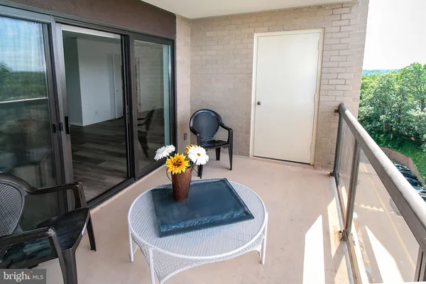 $369,900 | 307 Yoakum Parkway, Unit 1024, Alexandria, VA 22304