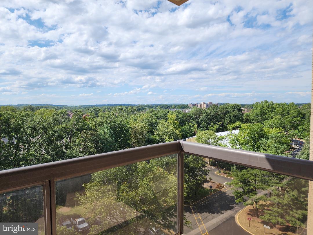 307 Yoakum Parkway, Unit 1024 Alexandria, VA 22304 - Photo 18 of 50 a view of a street from a balcony