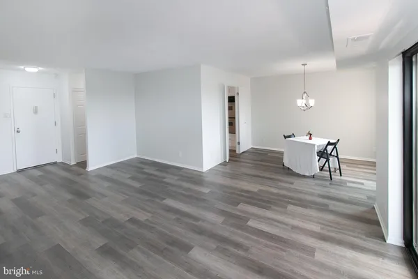 $369,900 | 307 Yoakum Parkway, Unit 1024, Alexandria, VA 22304