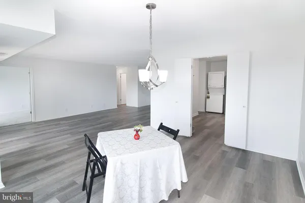$369,900 | 307 Yoakum Parkway, Unit 1024, Alexandria, VA 22304