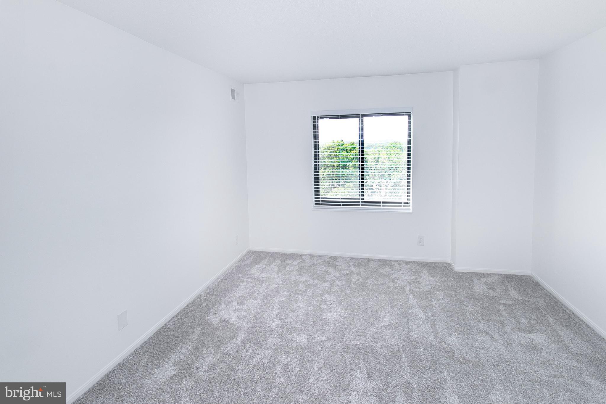 307 Yoakum Parkway, Unit 1024 Alexandria, VA 22304 - Photo 28 of 50 an empty room with a window