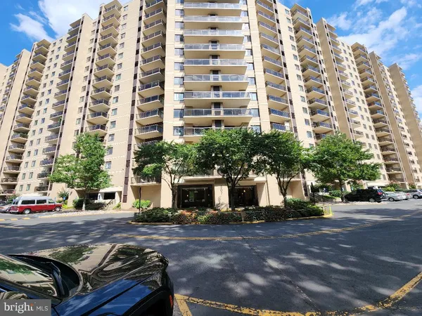 $369,900 | 307 Yoakum Parkway, Unit 1024, Alexandria, VA 22304
