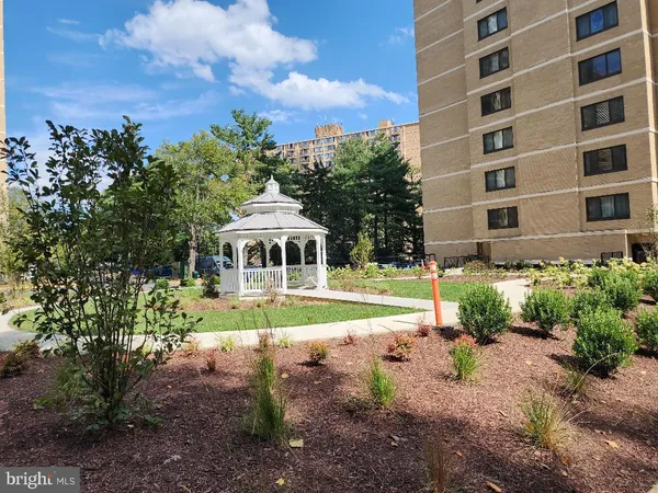 $369,900 | 307 Yoakum Parkway, Unit 1024, Alexandria, VA 22304