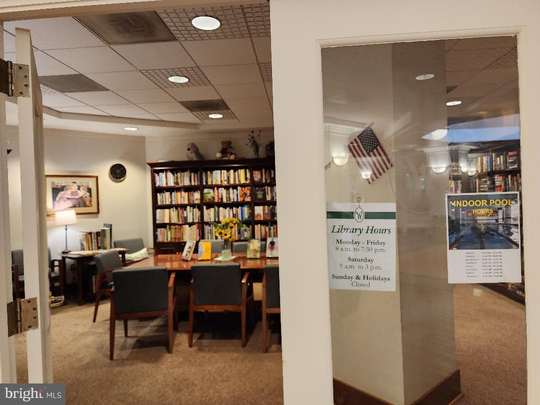 307 Yoakum Parkway, Unit 1024 Alexandria, VA 22304 - Photo 42 of 50 a workspace area with a table and chairs