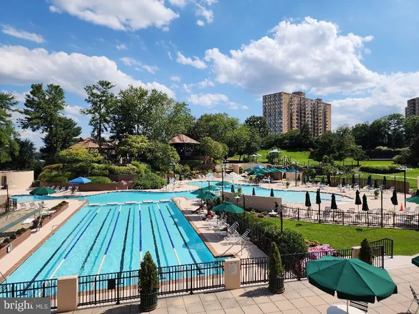 $369,900 | 307 Yoakum Parkway, Unit 1024, Alexandria, VA 22304