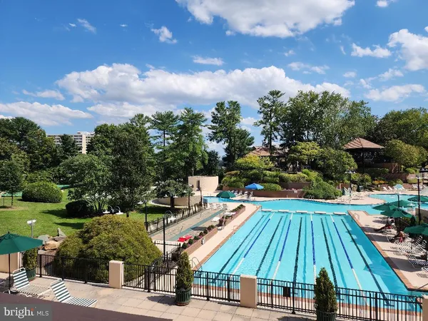 $369,900 | 307 Yoakum Parkway, Unit 1024, Alexandria, VA 22304