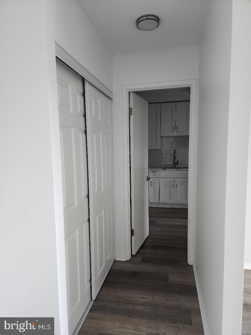 307 Yoakum Parkway, Unit 1024 Alexandria, VA 22304 - Photo 6 of 50 a view of a hallway with wooden floor