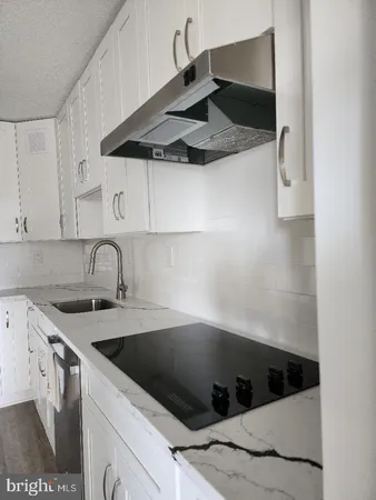 $369,900 | 307 Yoakum Parkway, Unit 1024, Alexandria, VA 22304