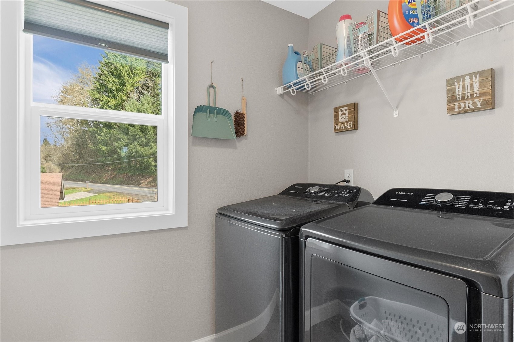 4768 Pacific Way Longview, WA 98632 - Photo 21 of 25 a utility room with a stove a washer and dryer