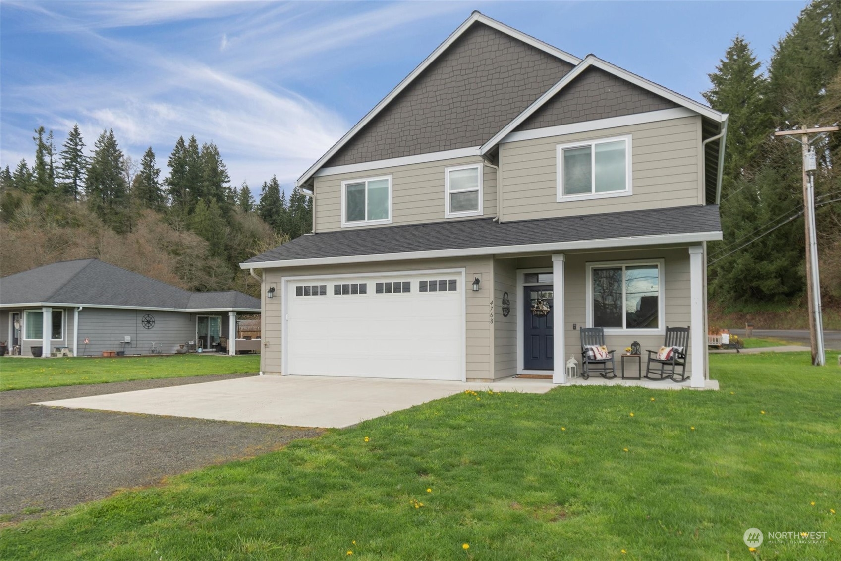 4768 Pacific Way Longview, WA 98632 - Photo 3 of 25 a front view of a house with garden