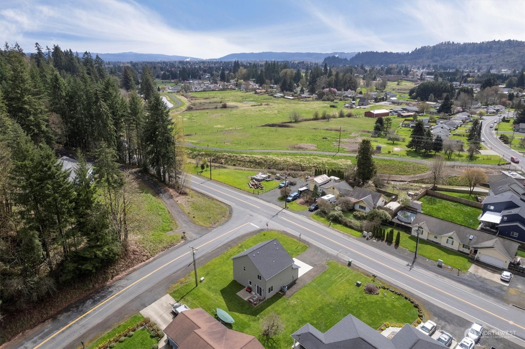 4768 Pacific Way Longview, WA 98632 - Photo 5 of 25 an aerial view of a house with a garden
