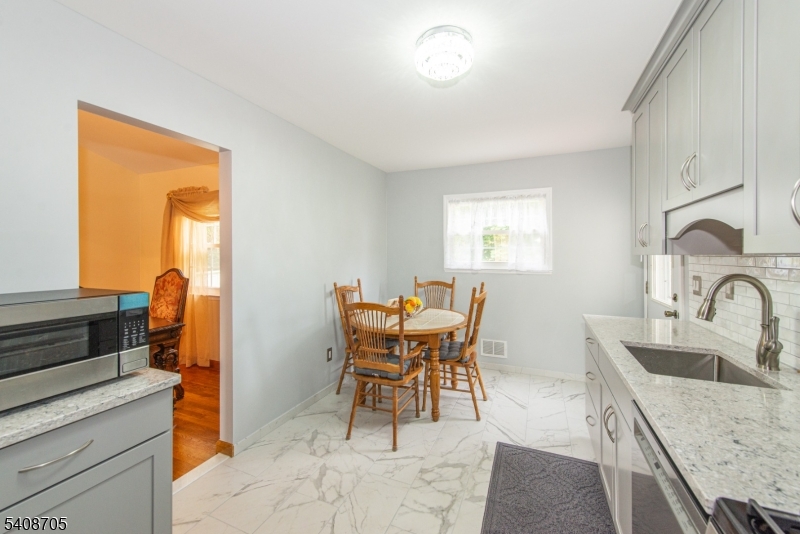 4 George Street Succasunna, NJ 07876 - Photo 5 of 34