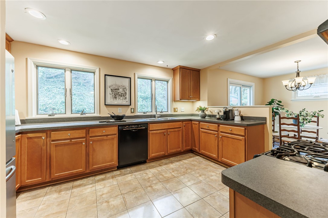 35 Gregory Hill Road Rochester, NY 14620 - Photo 10 of 30 Gallery Image 10