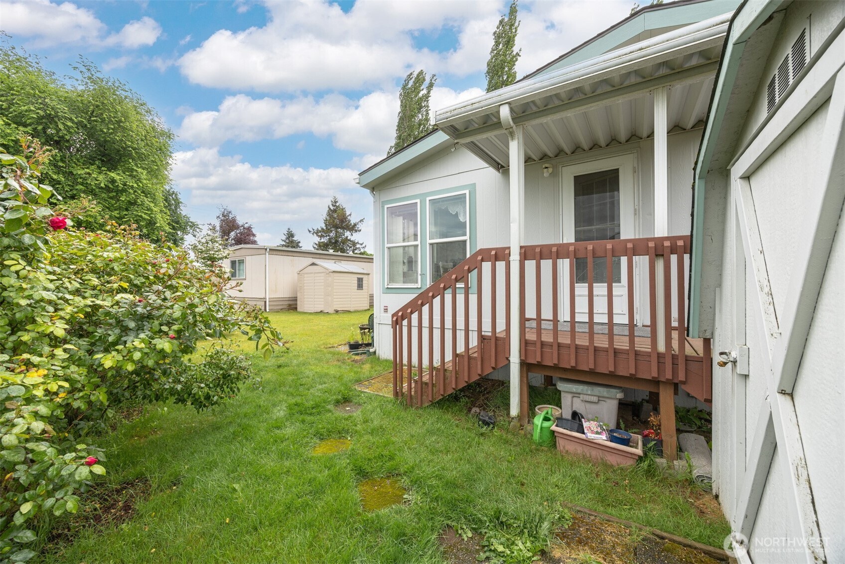 380 East Pole Road, Unit 6 Lynden, WA 98264 - Photo 33 of 40 a view of a backyard with plants and a garden