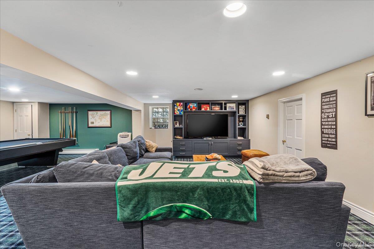 100 Elderfields Road Manhasset, NY 11030 - Photo 19 of 25