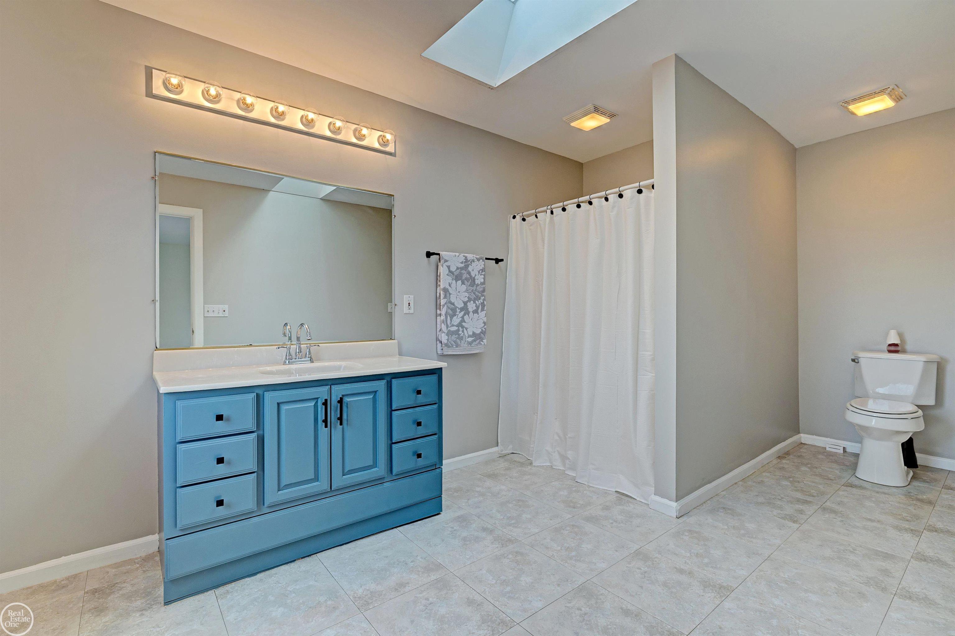 1180 West Curtis Road Saginaw, MI 48601 - Photo 23 of 71 50124551-22.JPG