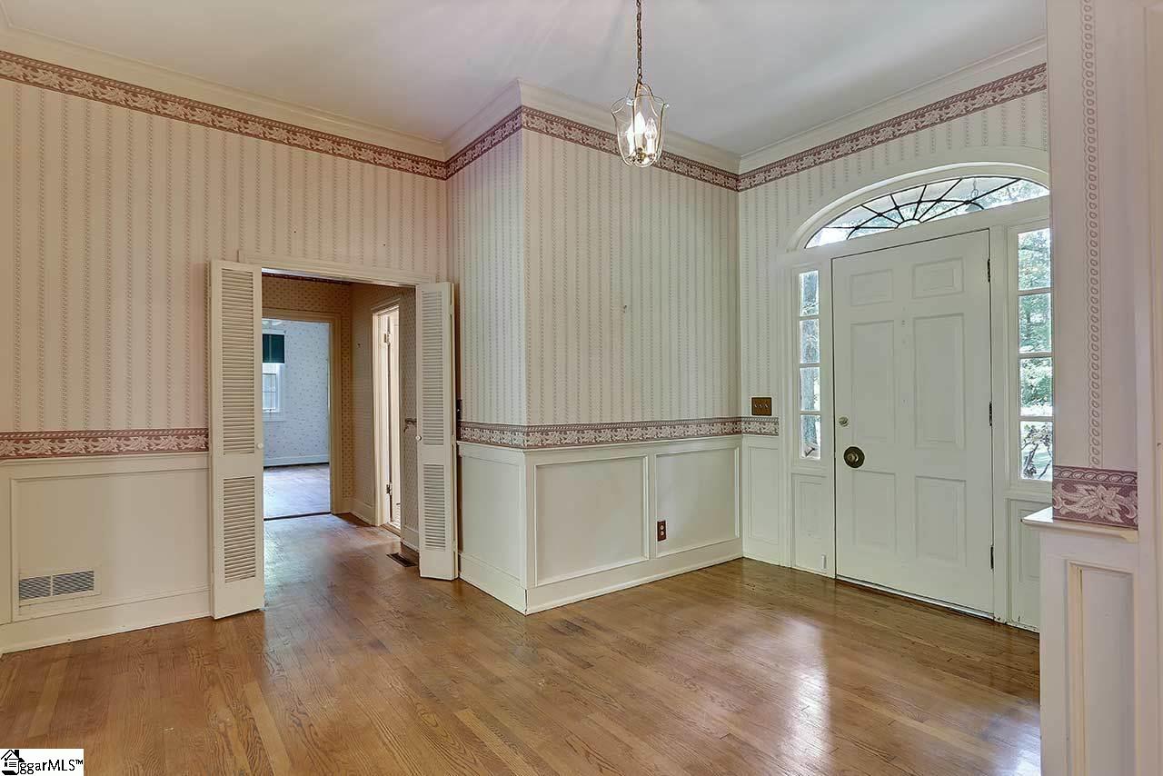 400 Altamont Road Greenville, SC 29609 - Photo 4 of 36