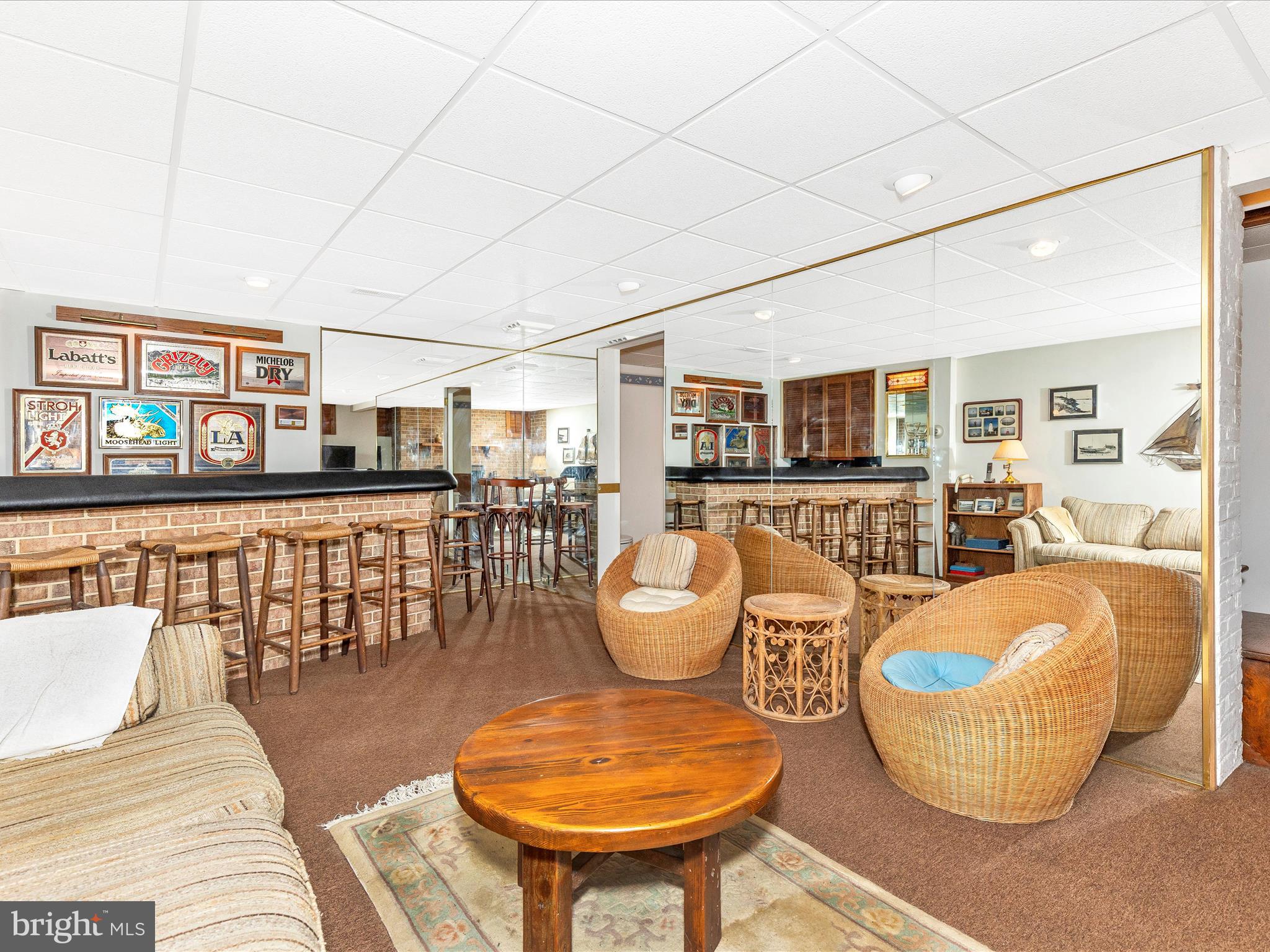 5100 Brook Green Road Baltimore, MD 21229 - Photo 39 of 54 a living room with furniture and a table
