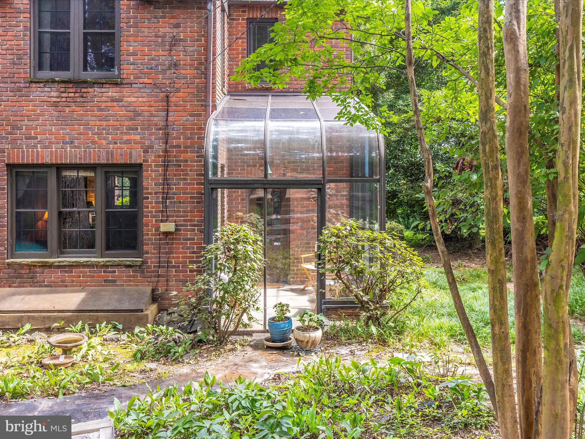 5100 Brook Green Road Baltimore, MD 21229 - Photo 49 of 54 a backyard of a house with a garden and plants