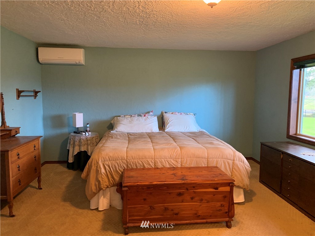 106 Pattee Road Chehalis, WA 98532 - Photo 14 of 33 a bedroom with a bed and a window