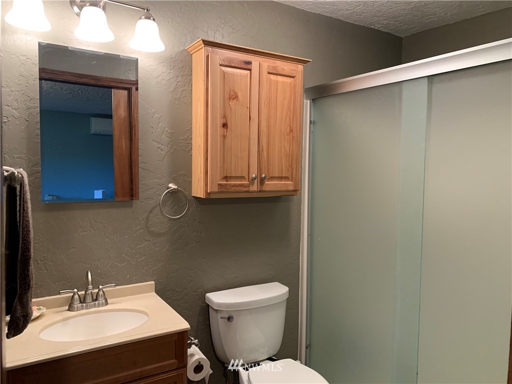 106 Pattee Road Chehalis, WA 98532 - Photo 16 of 33 a bathroom with a sink a toilet and mirror