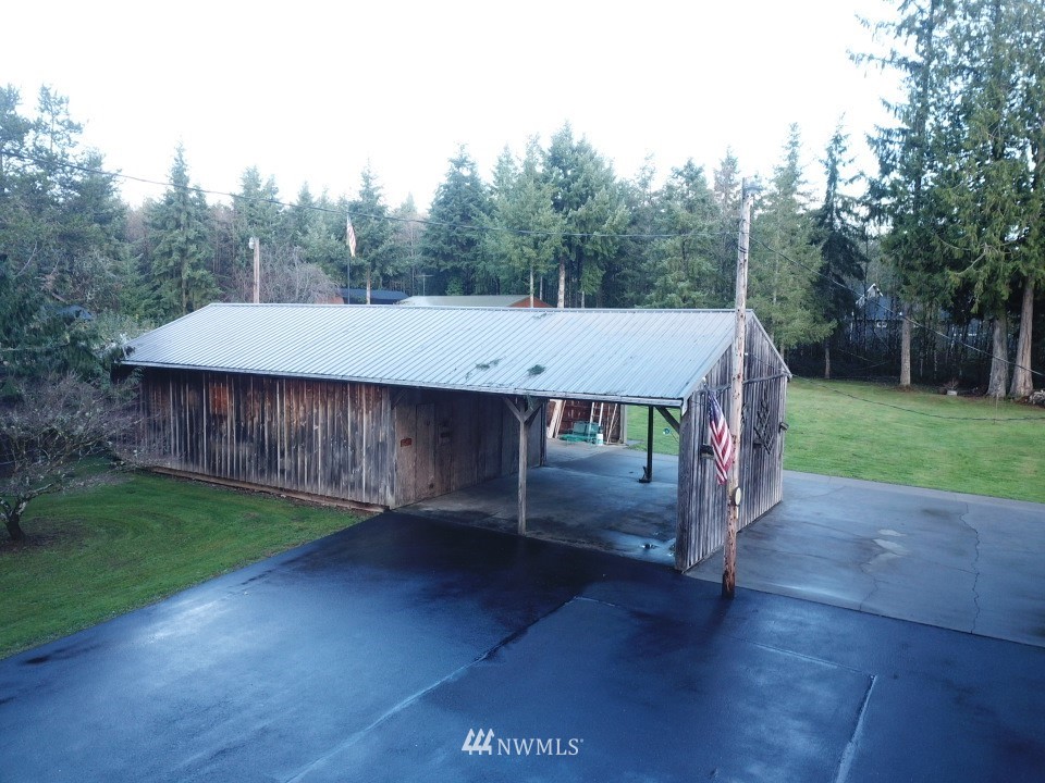106 Pattee Road Chehalis, WA 98532 - Photo 4 of 33 a view of a backyard with a small cabin