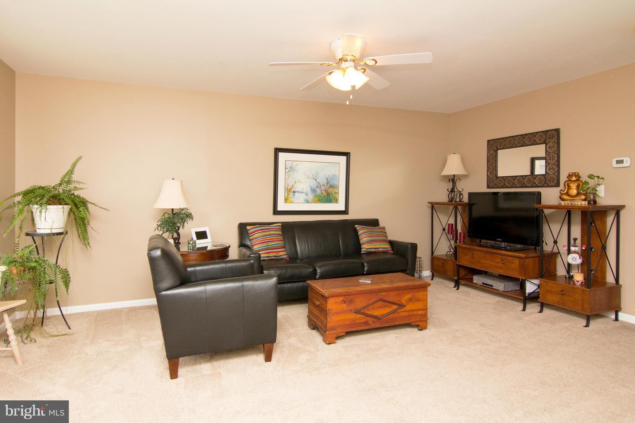 146 Carolstowne Road Reisterstown, MD 21136 - Photo 5 of 30 Living Room
