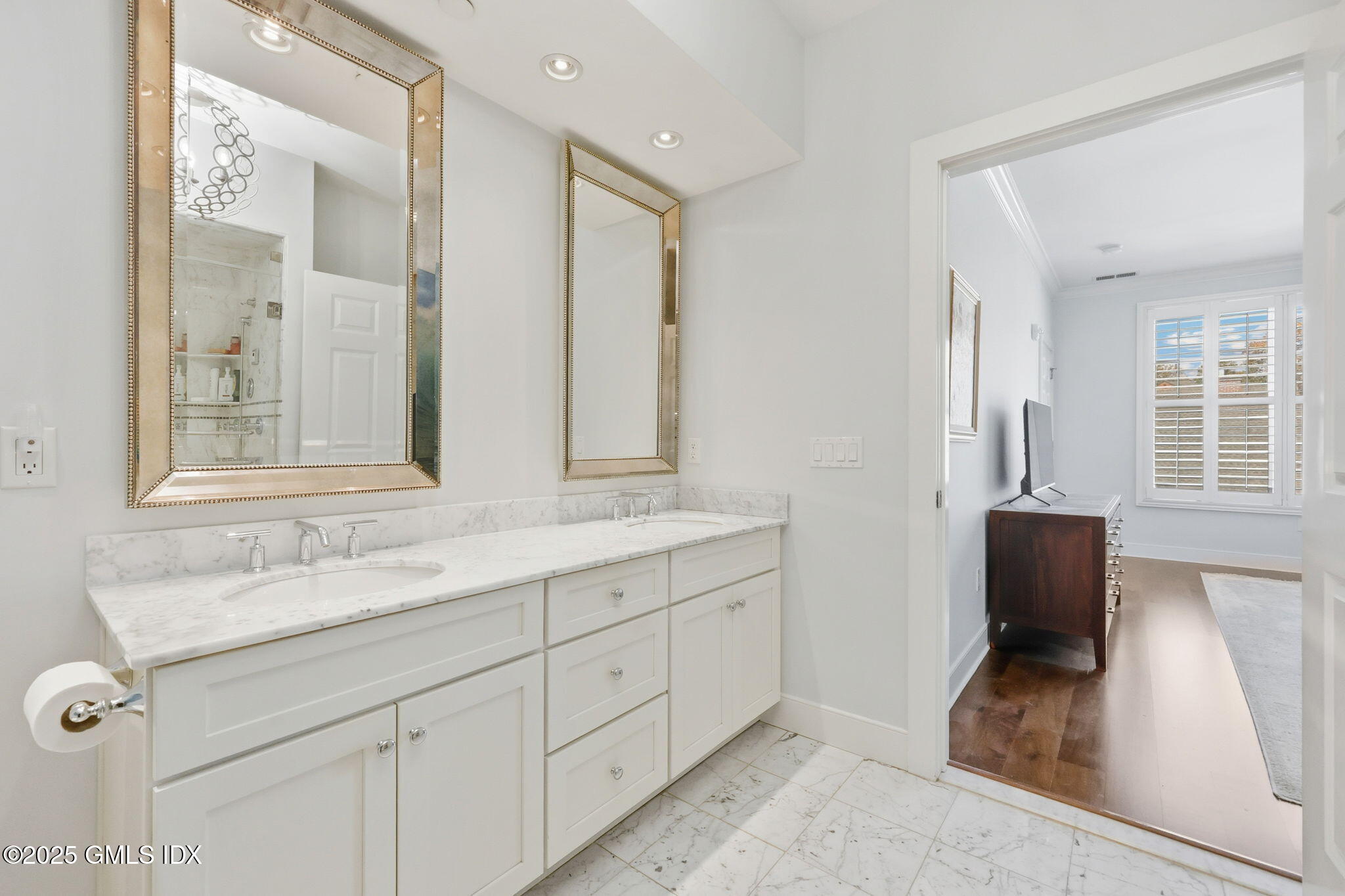 77 Havemeyer Lane, Unit 420 Stamford, CT 06902 - Photo 17 of 32 Primary mainfloor bath