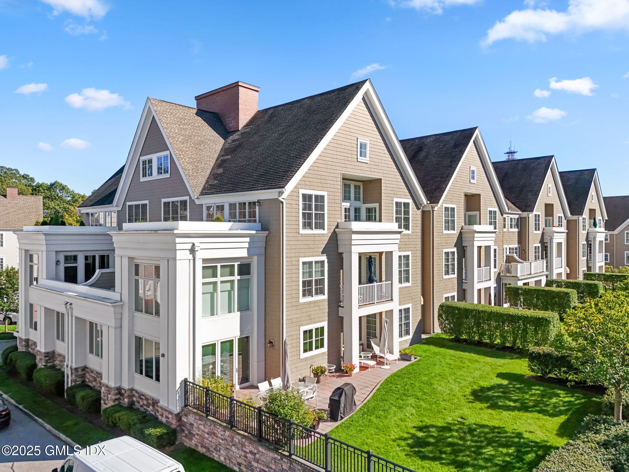 77 Havemeyer Lane, Unit 420 Stamford, CT 06902 - Photo 21 of 32 420 Dual terraces