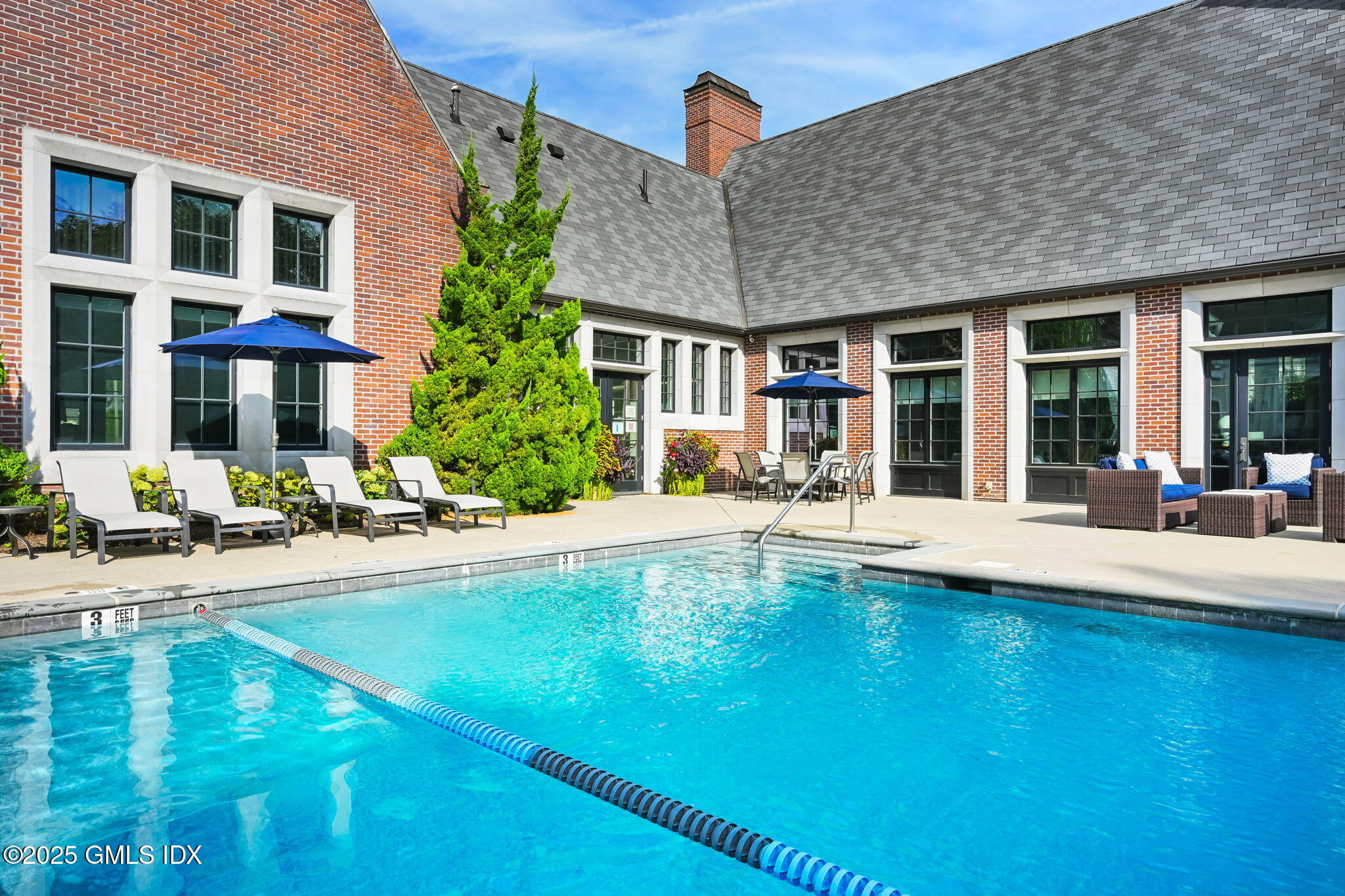 77 Havemeyer Lane, Unit 420 Stamford, CT 06902 - Photo 29 of 32 Clubhouse pool