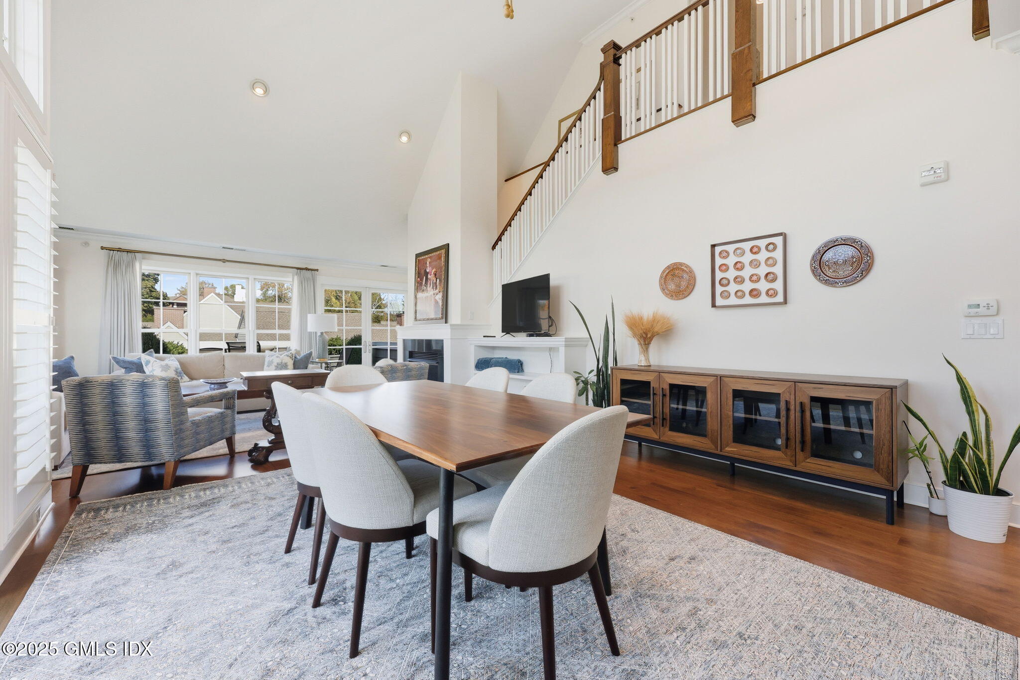 77 Havemeyer Lane, Unit 420 Stamford, CT 06902 - Photo 7 of 32 Diningroom to livingroom