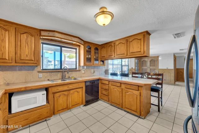 a view of an empty room with a ceiling fan