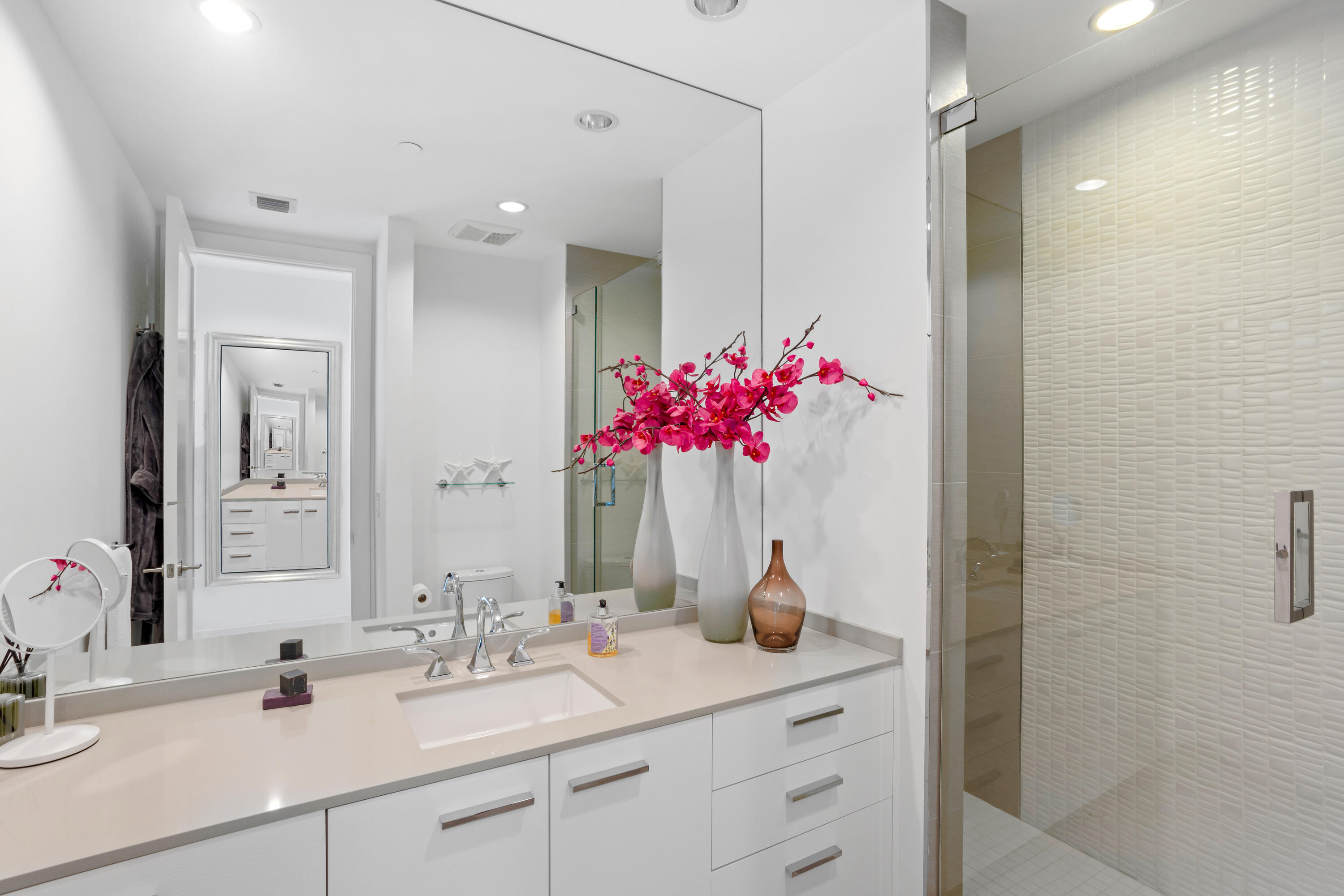 1005 Bucida Road Delray Beach, FL 33483 - Photo 10 of 21 mls_GUEST_BATH_ANGLE_DETAIL_RIGHT_ANGLE