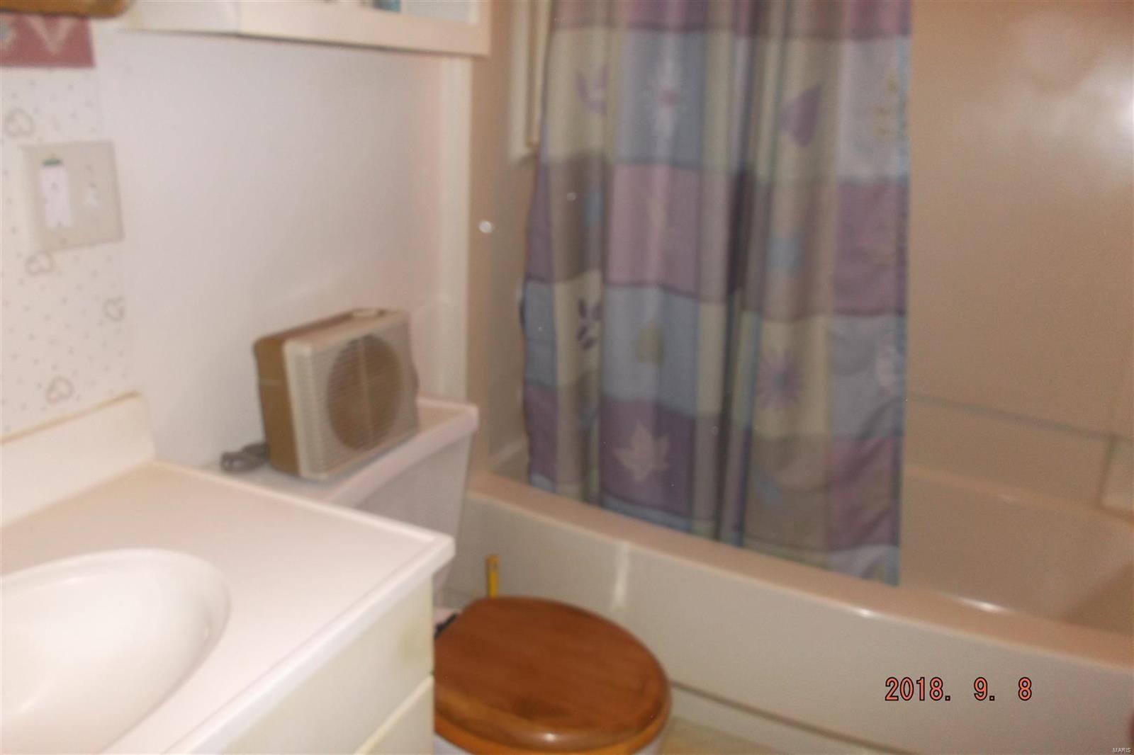 4748 Nameoki Road Granite City, IL 62040 - Photo 9 of 15 Gallery Image 9