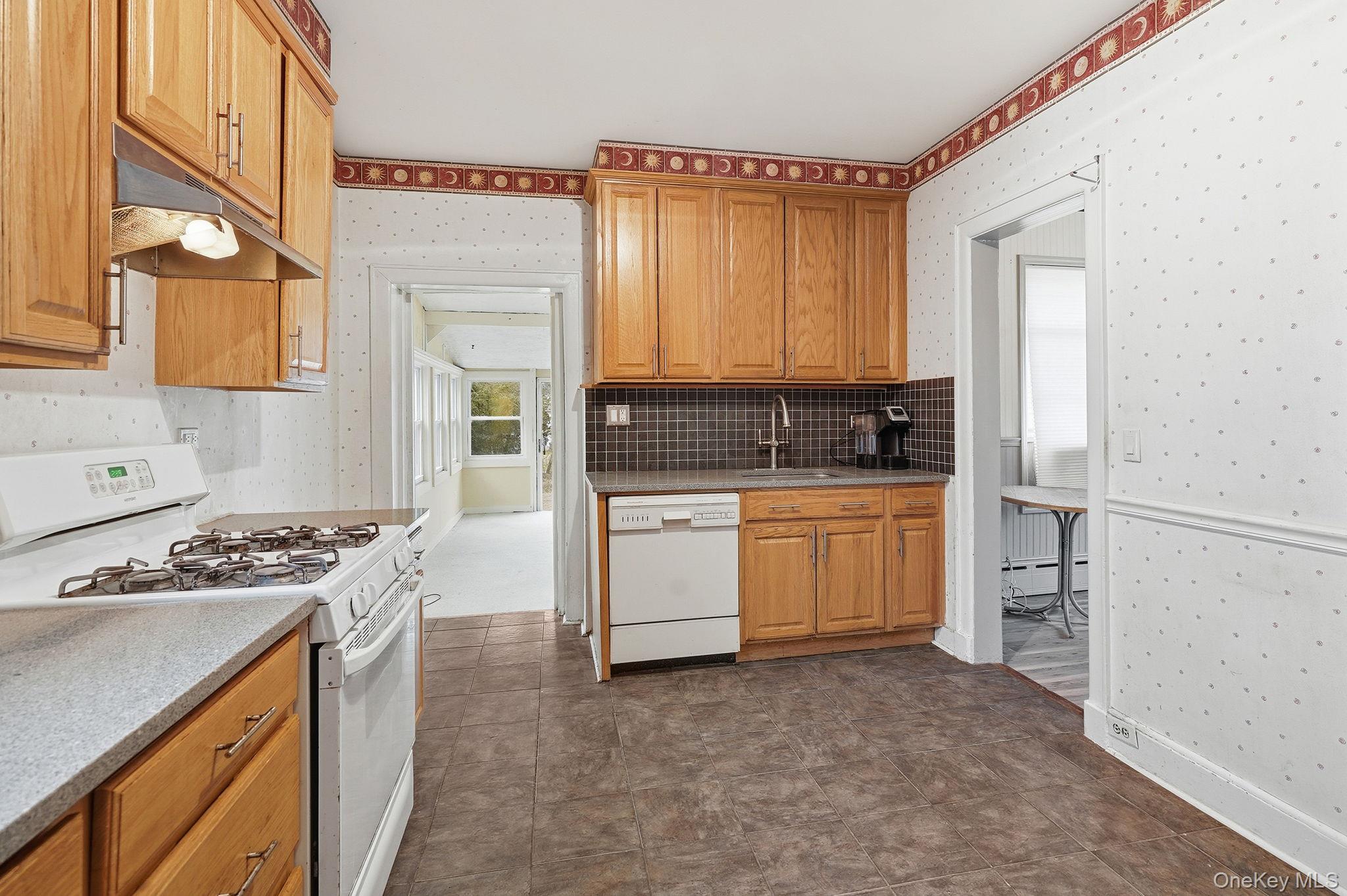 33 Mountain Road Irvington, NY 10533 - Photo 15 of 38