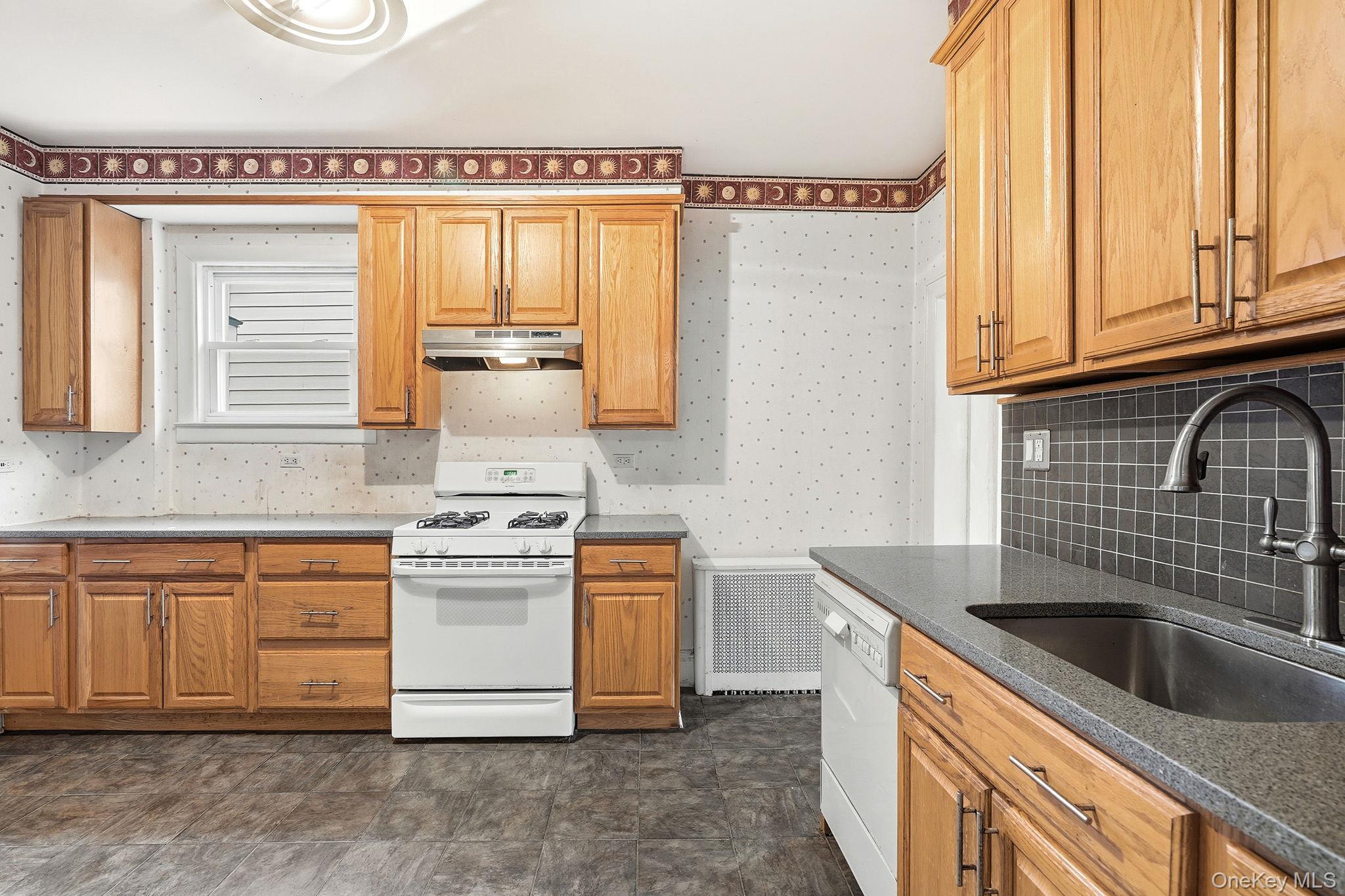 33 Mountain Road Irvington, NY 10533 - Photo 17 of 38