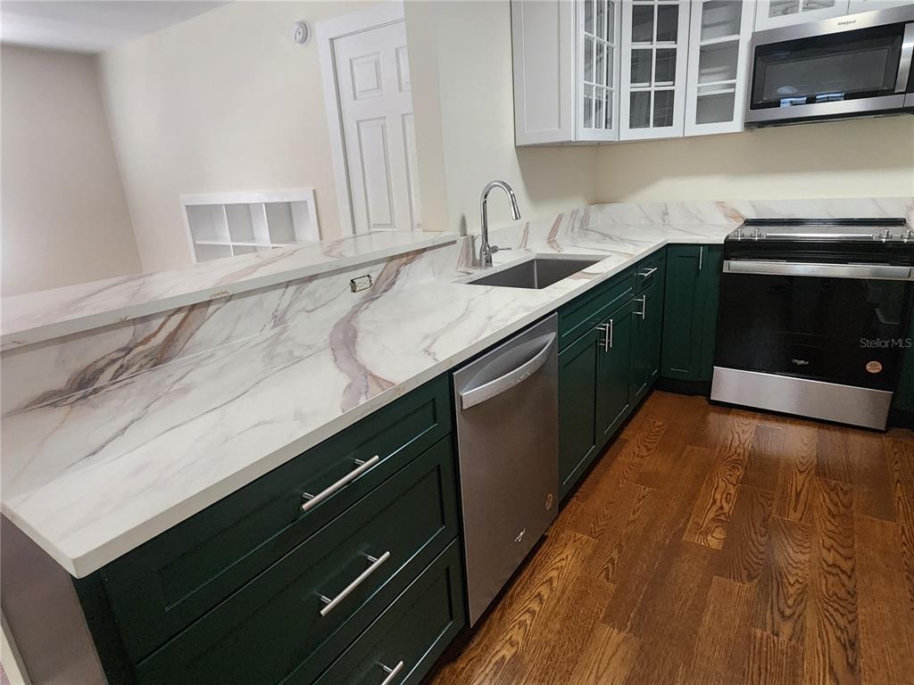 565 Golden Gate Point, Unit 1 Sarasota, FL 34236 - Photo 7 of 19