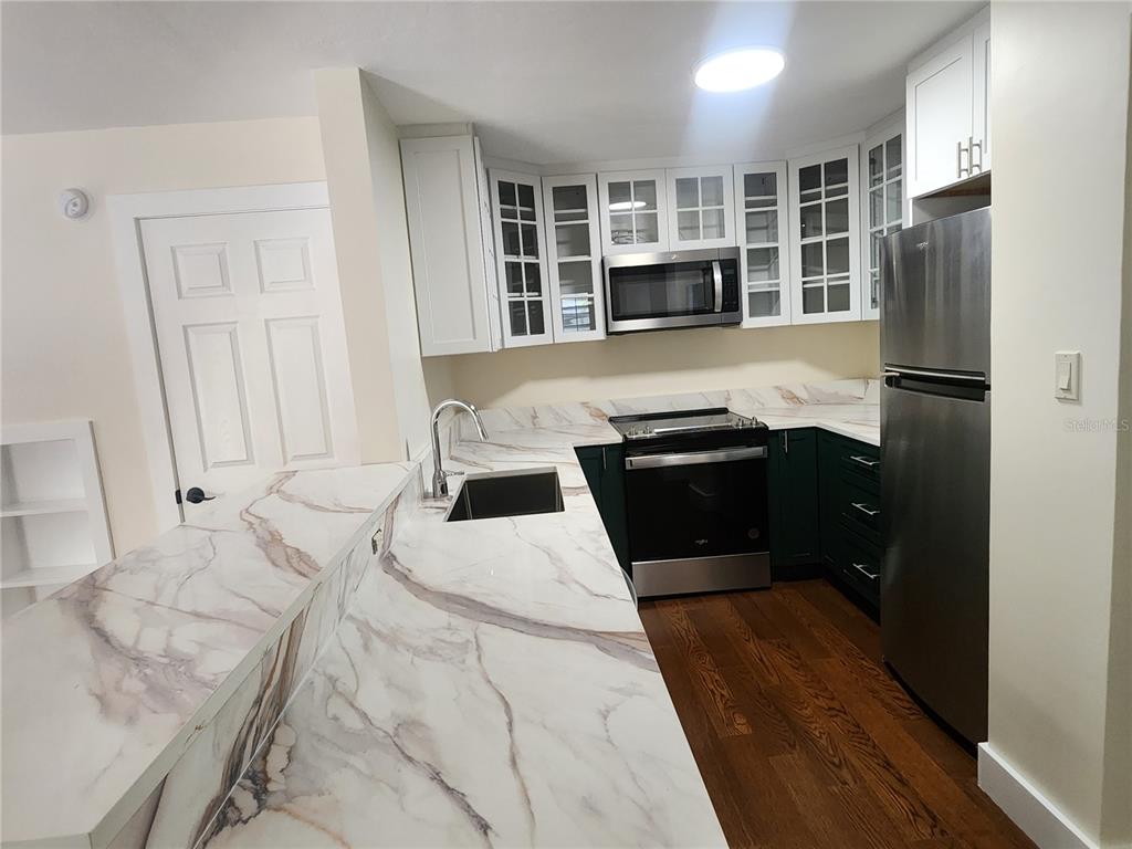 565 Golden Gate Point, Unit 1 Sarasota, FL 34236 - Photo 8 of 19