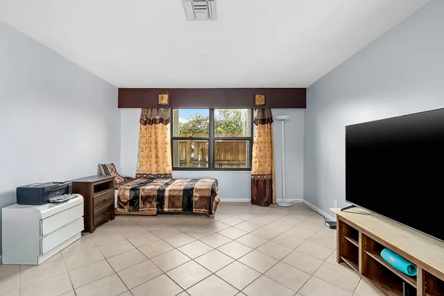 $274,900 | 326 West Pine Street, Lantana, FL 33462